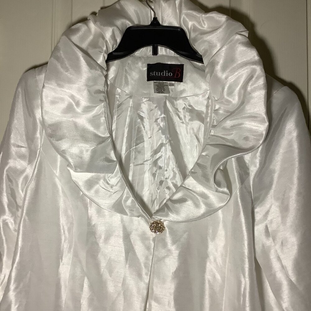 Studio B Womens Satin White Oversized Beautiful Jacket - Picture 7 of 9
